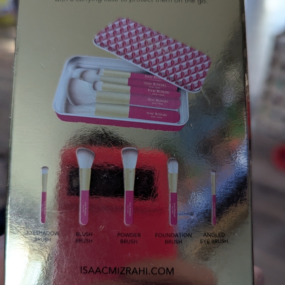 NITB Makeup travel brushed. Isaac Mizrahi travel make-up brushes. - Picture 5 of 5